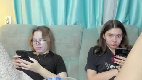 lizzi_muur online show from 12/12/24, 06:53