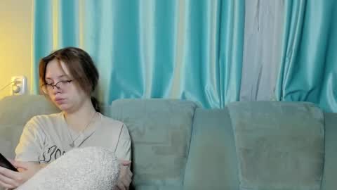 lizzi_muur online show from 12/20/24, 04:25