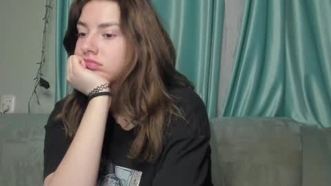 lizzi_muur online show from 01/01/25, 10:03