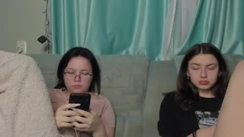 lizzi_muur online show from 01/13/25, 11:06