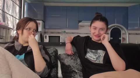 lizzi_muur online show from 02/08/25, 01:33