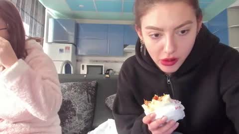 lizzi_muur online show from 02/20/25, 10:59