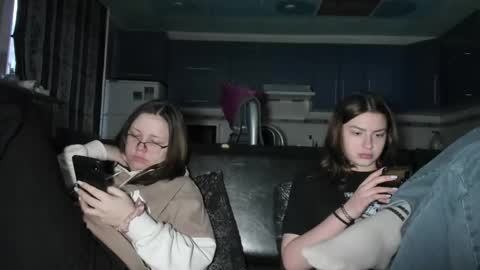 lizzi_muur online show from 03/03/25, 03:20