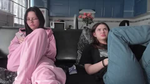 lizzi_muur online show from 03/12/25, 12:47