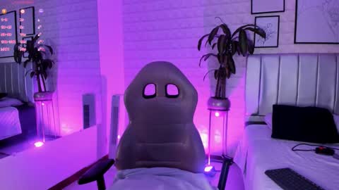  Lizzie  online show from 11/26/25, 12:06