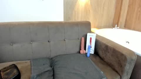 lizzie_williamss online show from 11/24/25, 03:28