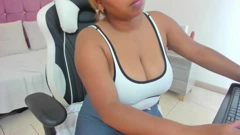 lizzie_williamss online show from 03/19/26, 02:59