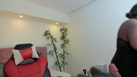 Snapshot of lizzie_williamss chatting on 07/02/26, 03:23 lizzie_williamss online show from 07/02/26, 03:23