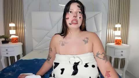 Snapshot of lizzietracy chatting on 10/30/25, 08:42 Lizzie Big Boobs online show from 10/30/25, 08:42