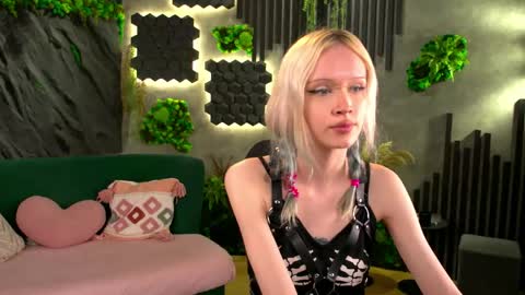Snapshot of lizzofkiss chatting on 05/22/26, 06:20 Liza online show from 05/22/26, 06:20