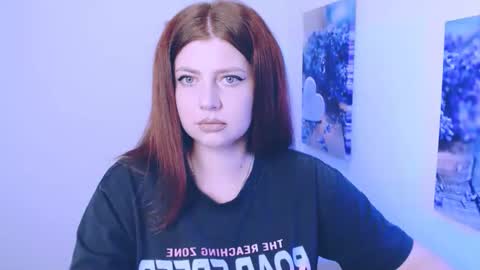 Lizzy3 online show from 10/25/25, 07:08