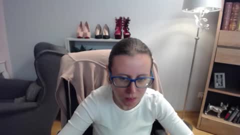 Lizzy online show from 09/24/25, 04:49