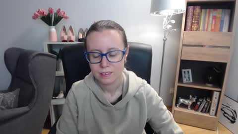 Lizzy online show from 11/18/25, 05:23