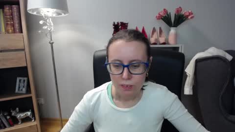 Lizzy online show from 12/23/25, 05:38