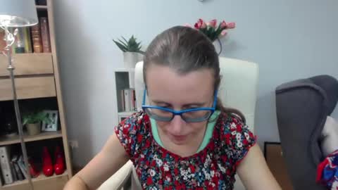 Snapshot of lizzy_sparkle chatting on 07/17/26, 04:30 Lizzy online show from 07/17/26, 04:30