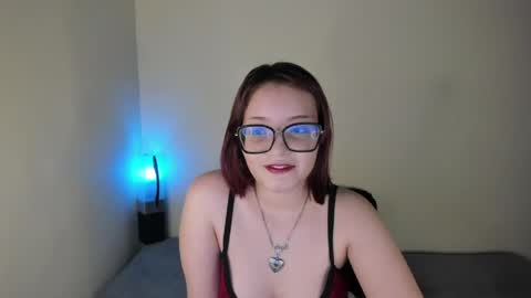 Snapshot of lizzysnoww chatting on 06/07/26, 03:27 Lizzy online show from 06/07/26, 03:27