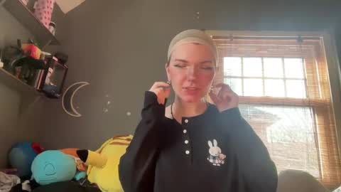 lizzybunny online show from 02/19/25, 02:01