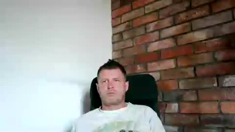 Snapshot of lllukasssxxx chatting on 07/04/26, 11:27 lllukasssxxx online show from 07/04/26, 11:27