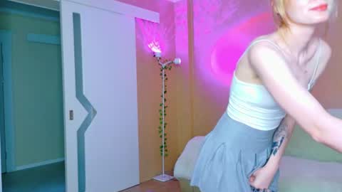 Snapshot of llovelymia chatting on 06/24/26, 03:05 llovelymia online show from 06/24/26, 03:05
