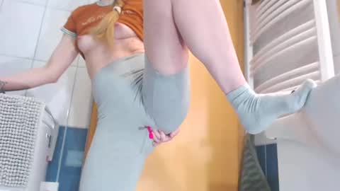 Snapshot of llovers4u2 chatting on 02/19/25, 10:09 Eliza and Betty online show from 02/19/25, 10:09