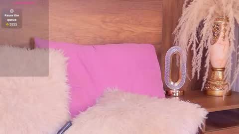 Snapshot of loana_vegas chatting on 05/06/26, 06:13 LOANA online show from 05/06/26, 06:13