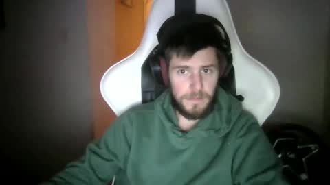 Snapshot of lobotomy54 chatting on 12/17/25, 03:34 lobo online show from 12/17/25, 03:34