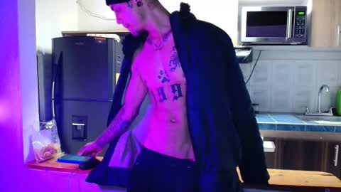 Snapshot of logan__777 chatting on 10/15/25, 02:22 Logan online show from 10/15/25, 02:22