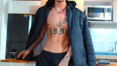 Snapshot of logan__777 chatting on 11/03/25, 07:37 Logan online show from 11/03/25, 07:37