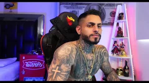 logan_hugh8 online show from 12/21/24, 04:36