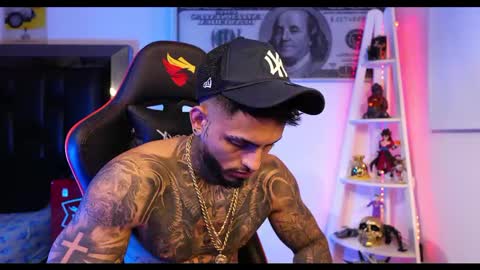 logan_hugh8 online show from 03/05/25, 10:44