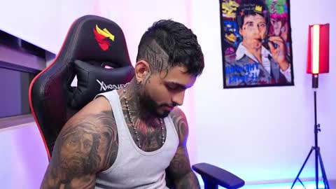 logan_hugh8 online show from 10/22/25, 03:29