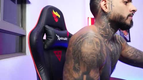 logan_hugh8 online show from 10/28/25, 01:53