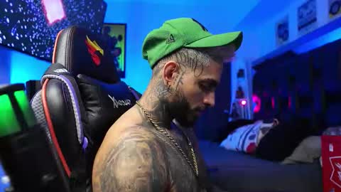 logan_hugh8 online show from 02/01/26, 12:53