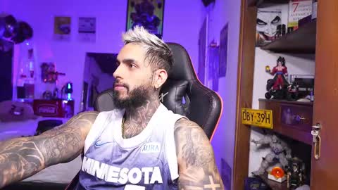 logan_hugh8 online show from 03/26/26, 10:32