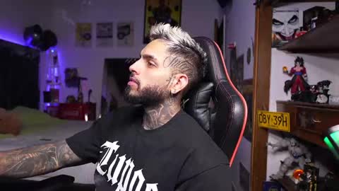 logan_hugh8 online show from 04/09/26, 05:29