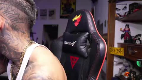 logan_hugh8 online show from 04/10/26, 06:51