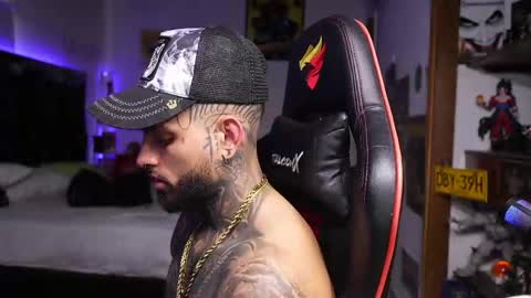 logan_hugh8 online show from 04/17/26, 06:55