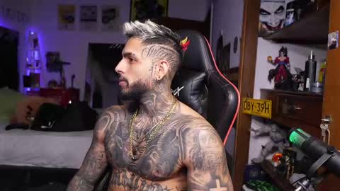 logan_hugh8 online show from 04/20/26, 01:41