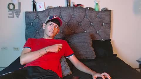 Snapshot of logan_willyams_ chatting on 09/20/25, 12:33 logan_willyams_ online show from 09/20/25, 12:33