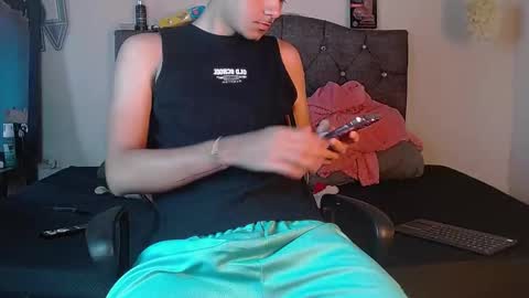 Snapshot of logan_willyams_ chatting on 10/19/25, 08:20 logan_willyams_ online show from 10/19/25, 08:20