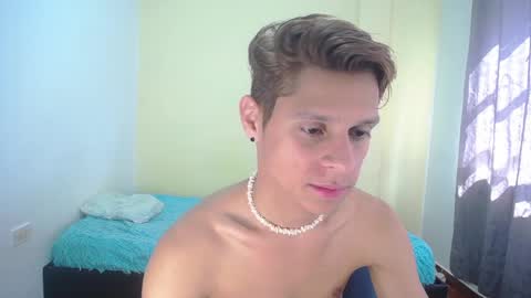 Snapshot of loganevans8 chatting on 01/07/25, 04:05 Logan online show from 01/07/25, 04:05