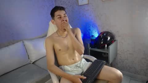 Loganfoster  online show from 12/17/25, 08:48