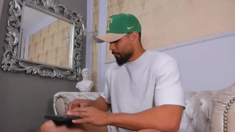 Snapshot of logansimmons chatting on 10/08/25, 03:48 U can call me Logan online show from 10/08/25, 03:48