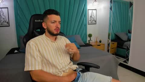 Snapshot of loganwolfjs chatting on 02/21/26, 01:56 Logan Wolf online show from 02/21/26, 01:56