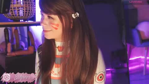 Snapshot of loidjanne chatting on 09/11/25, 03:28 Janne Miller 9pm to 3am GMT-5 online show from 09/11/25, 03:28