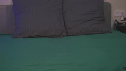 LoisVacation time  online show from 02/09/25, 06:11