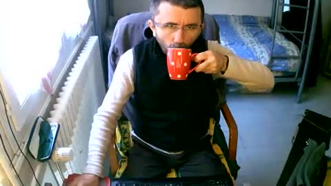 Snapshot of lokoum39 chatting on 12/12/24, 11:18 lokoum39 online show from 12/12/24, 11:18