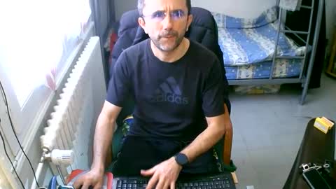 Snapshot of lokoum39 chatting on 12/28/24, 12:35 lokoum39 online show from 12/28/24, 12:35