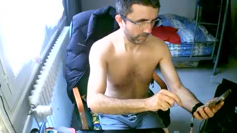 Snapshot of lokoum39 chatting on 01/06/25, 12:57 lokoum39 online show from 01/06/25, 12:57