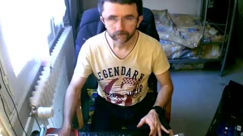 Snapshot of lokoum39 chatting on 01/15/25, 11:53 lokoum39 online show from 01/15/25, 11:53